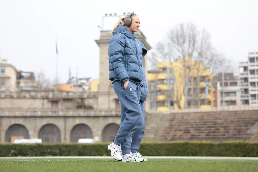 S mokasímami, koženou bundou nebo podpatky: Známe způsoby, jak stylizovat klasické tepláky