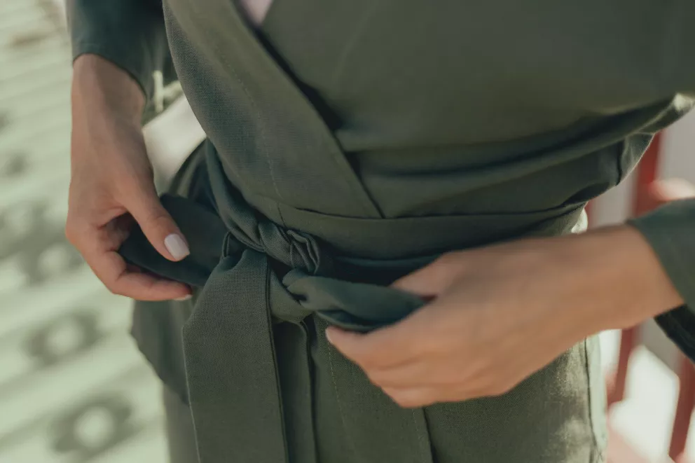 Olivově zelená jako lék na zimní depresi. Obléct ji lze od hlavy až k patě