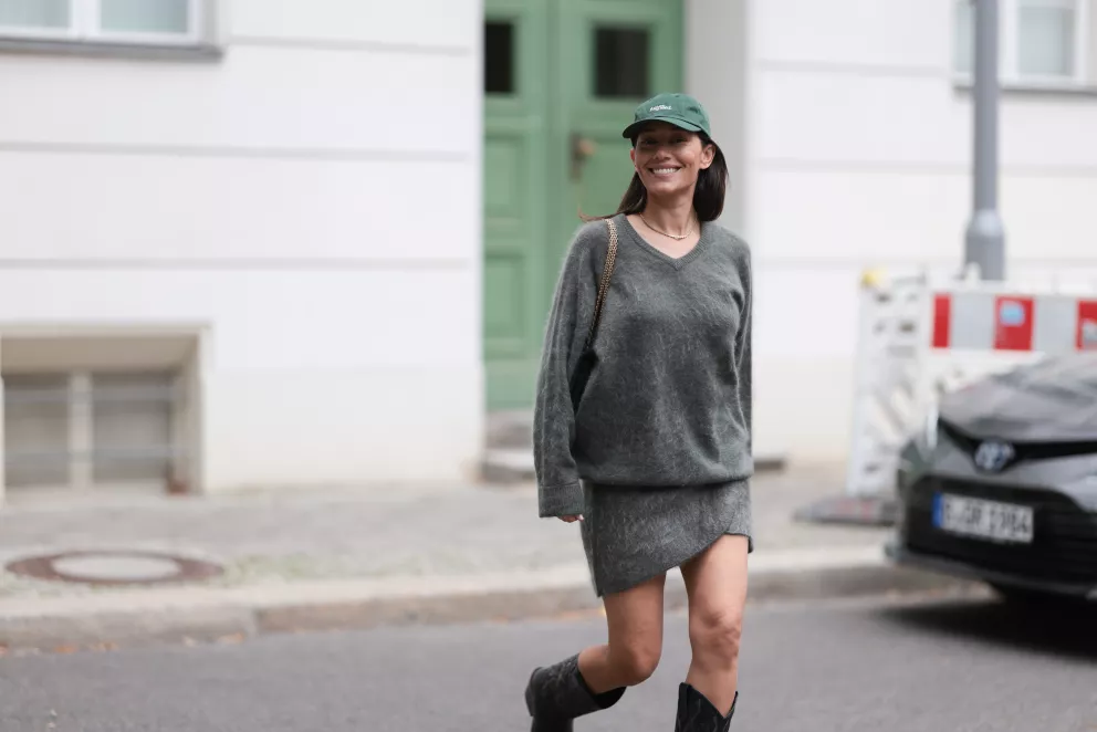 Rolákové, s kulatým výstřihem či v maxi délce: Svetrové šaty, které jsou jako dělané na zimní teploty