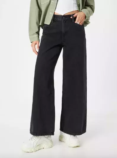 <p>LEVI'S 1999 Kč</p>
