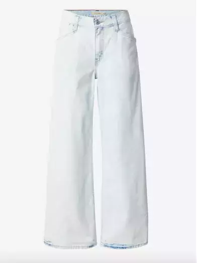 <p>LEVI'S 1999 Kč</p>
