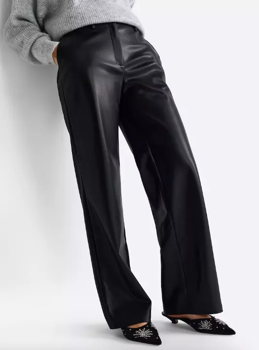 <p>Rich & Royal 4400 Kč</p>
