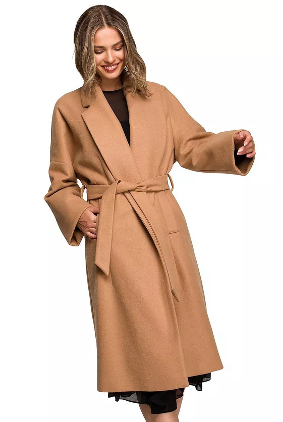 Béžový kabát s páskem