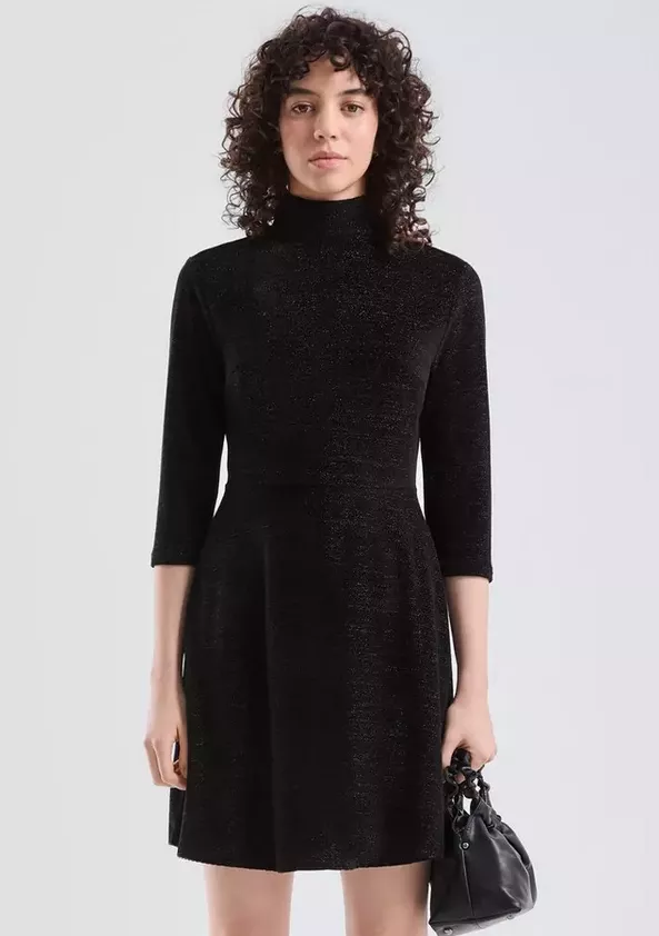 Sametové šaty s třpytkami