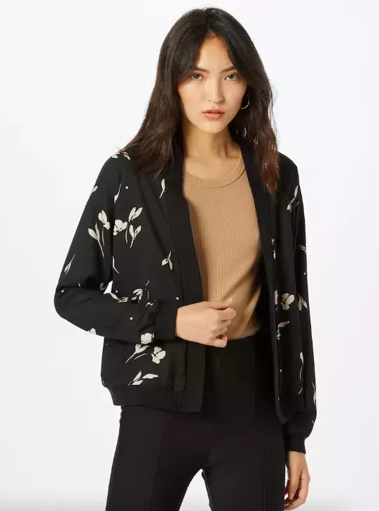 <p>ABOUT YOU 593 Kč</p>
