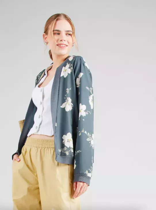 <p>ABOUT YOU 593 Kč</p>
