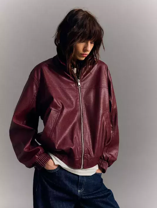 <p>Bershka 899 Kč</p>
