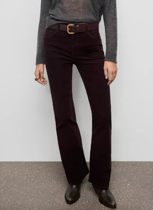 Zapomeňte na modré: Letošnímu podzimu vládnou hnědé džíny