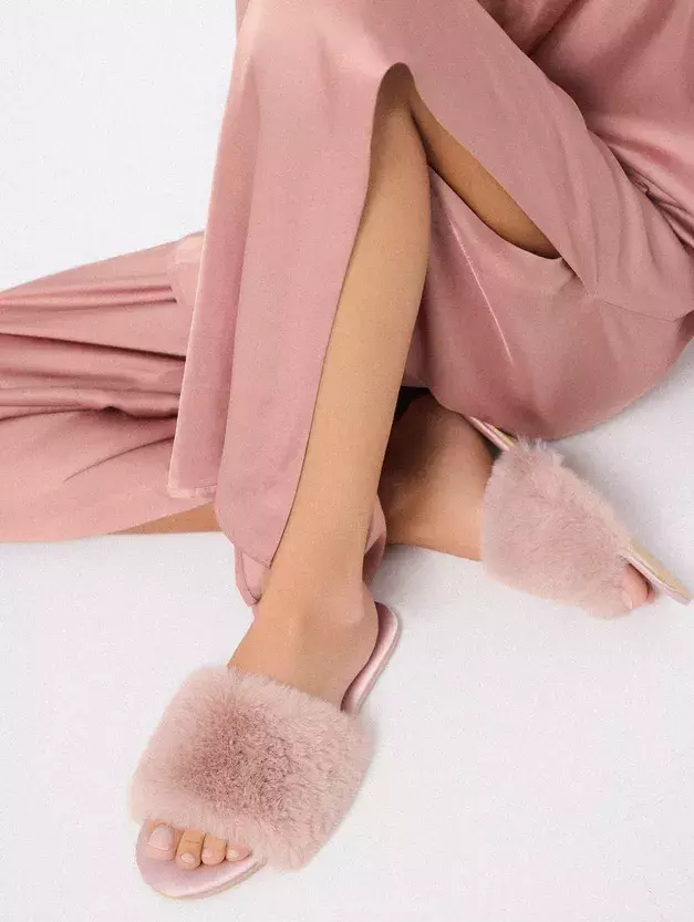 Pantofle s umělým kožíškem