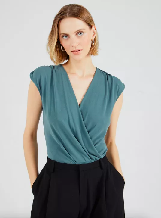 <p>ABOUT YOU 551 Kč</p>
