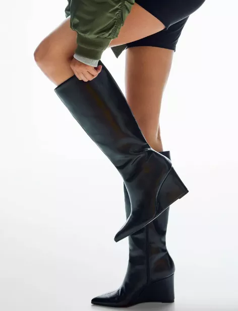 <p>Bershka 1599 Kč</p>
