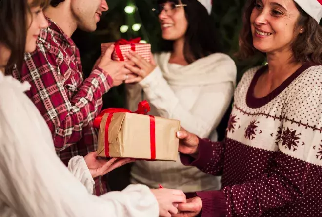 Psychologie dárků: proč dáváme víc, než chceme: Možná cítíme vinu nebo tlak