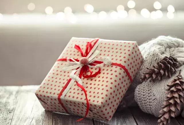 Psychologie dárků: proč dáváme víc, než chceme: Možná cítíme vinu nebo tlak