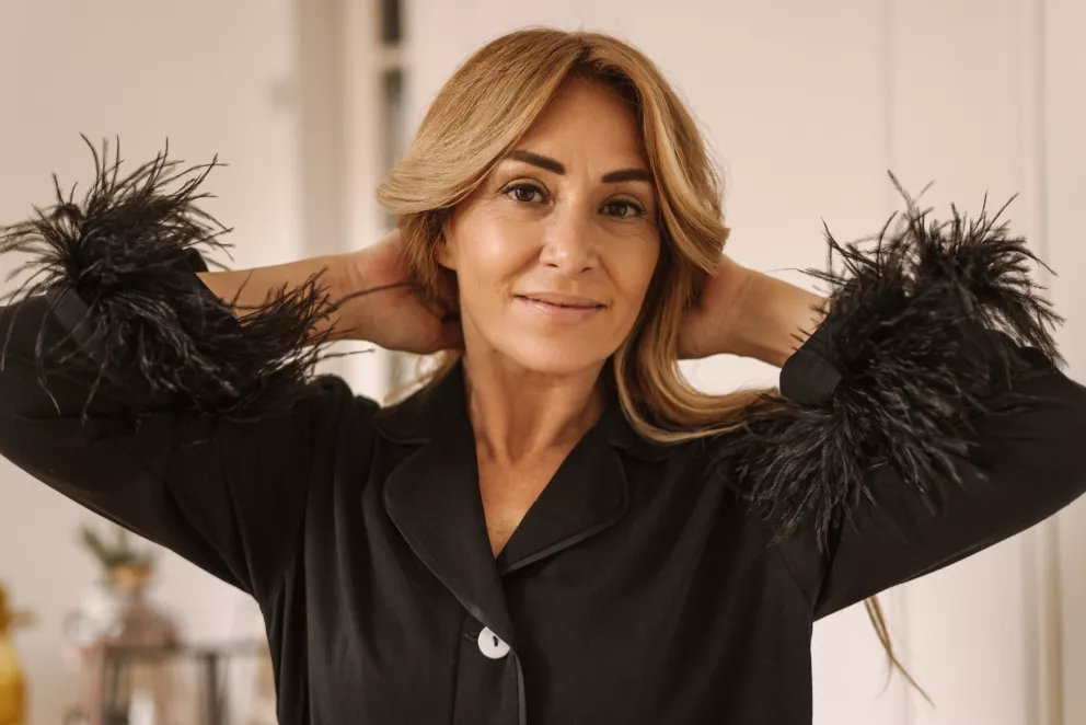 žena s krásnými vlasy