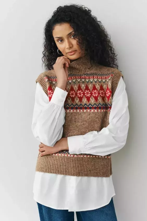 Vzorovaná vesta s košilí, Next, 1 600 Kč