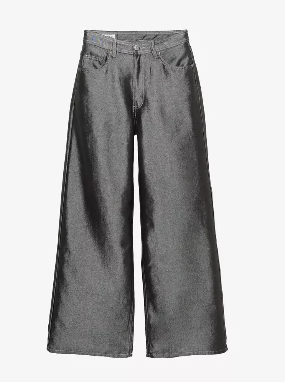 Baggy džíny s metalickým povrchem, PULL&BEAR, 849 Kč