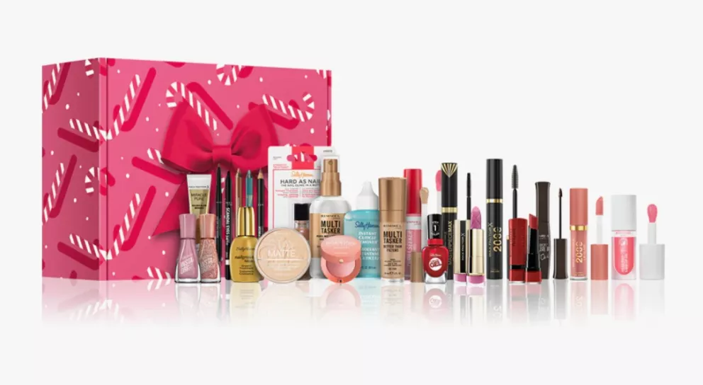 Adventní kalendář s bohatou sadou na líčení, Rimmel, 2 130 Kč