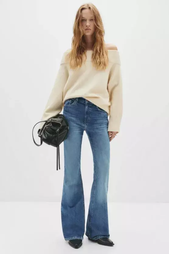 Džíny do zvonu, PULL&BEAR, 699 Kč