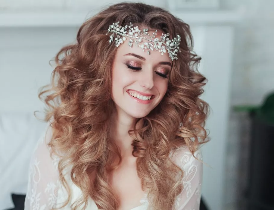 žena s krásnými vlasy