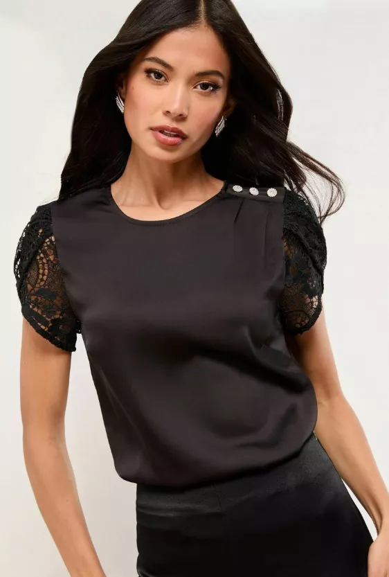 Halenka s krajkovými rukávy, Lipsy, 1 525 Kč