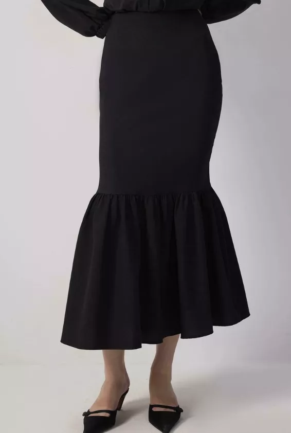 Pouzdrová sukně s volánkovým lemem, Touché Privé, 1 222 Kč