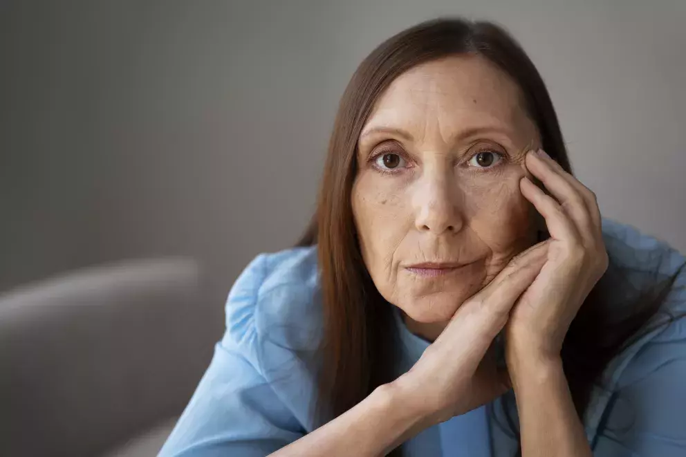 žena, smutek, dcera, vnučka, péče