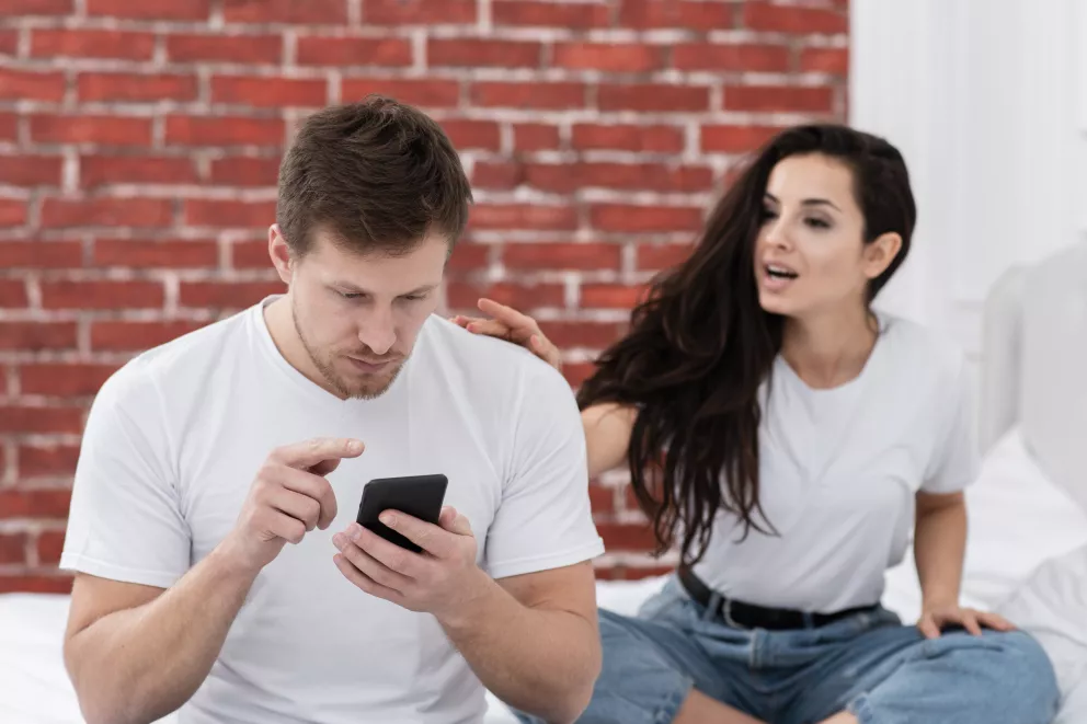 muž, žena, nevěra, mobil, online, problémy