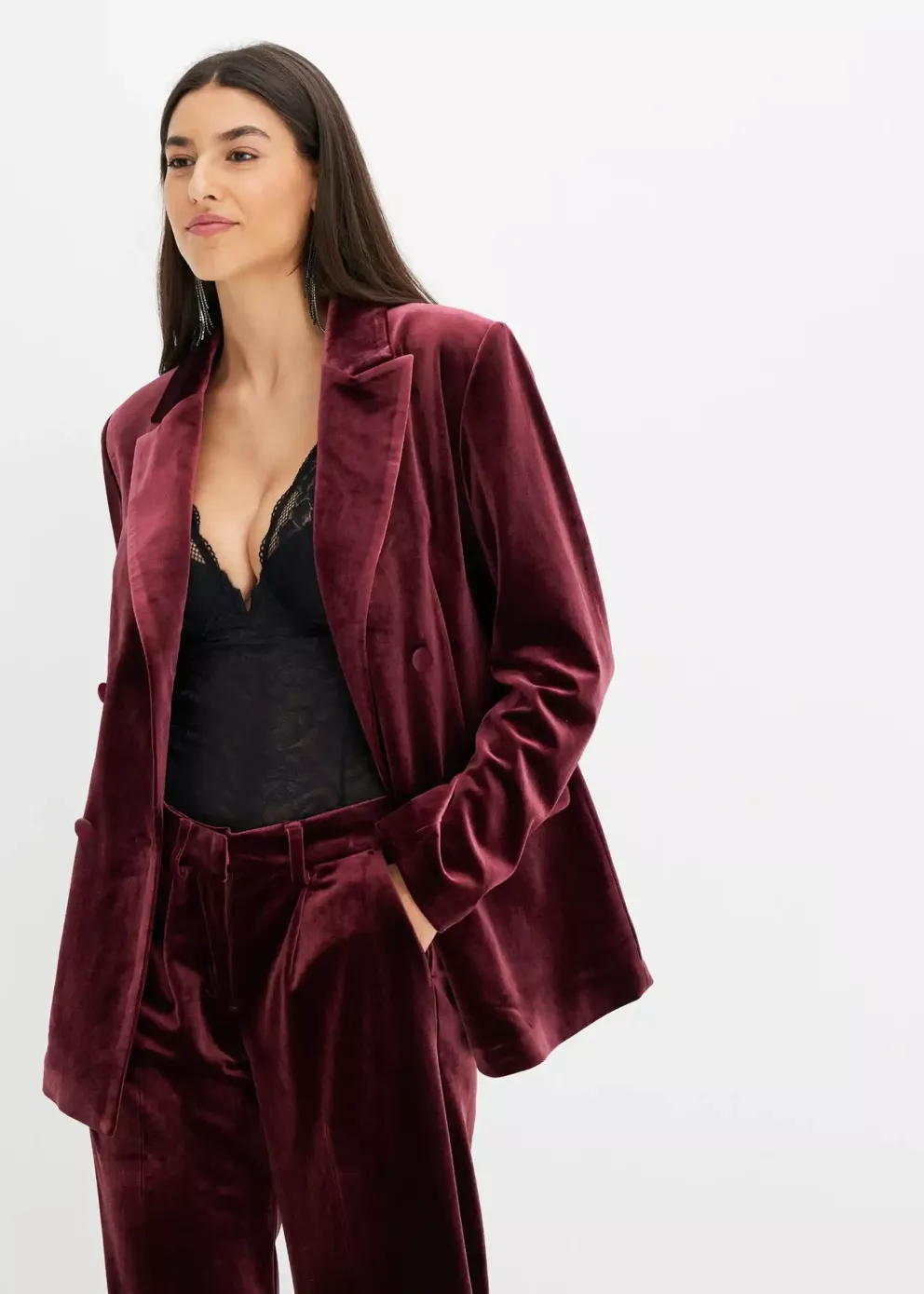 Slavnostní outfit v burgundské