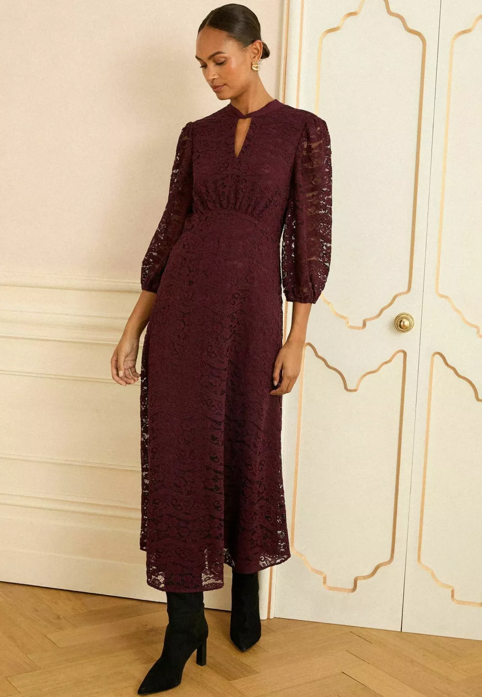 Slavnostní outfit v burgundské