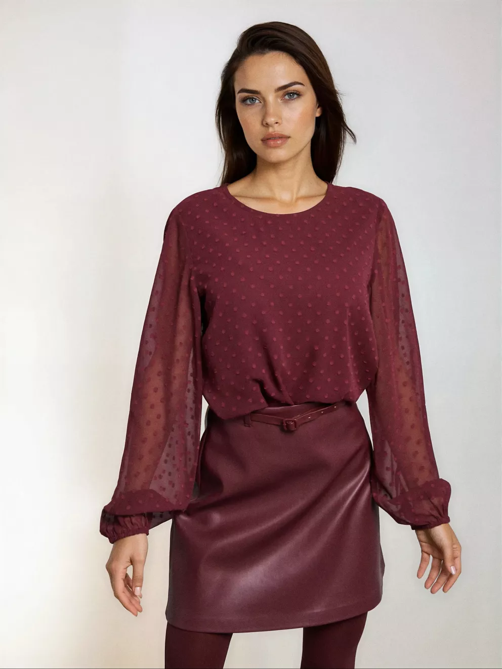 Slavnostní outfit v burgundské