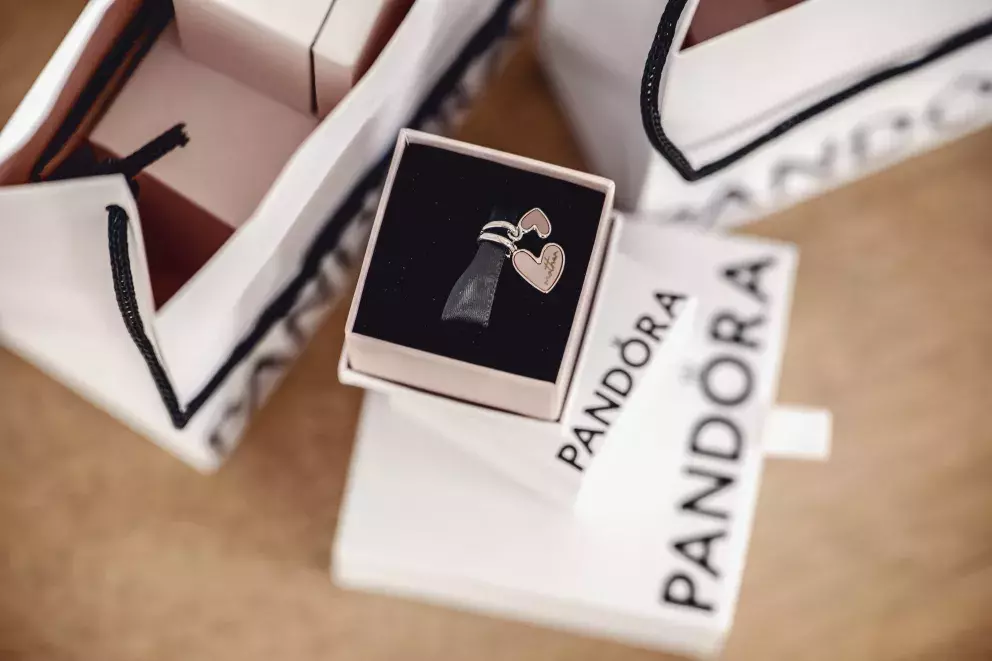 Foto 1 k článku Vítězky Tváře Světa ženy 2025: Naše čtenářky v roli modelek