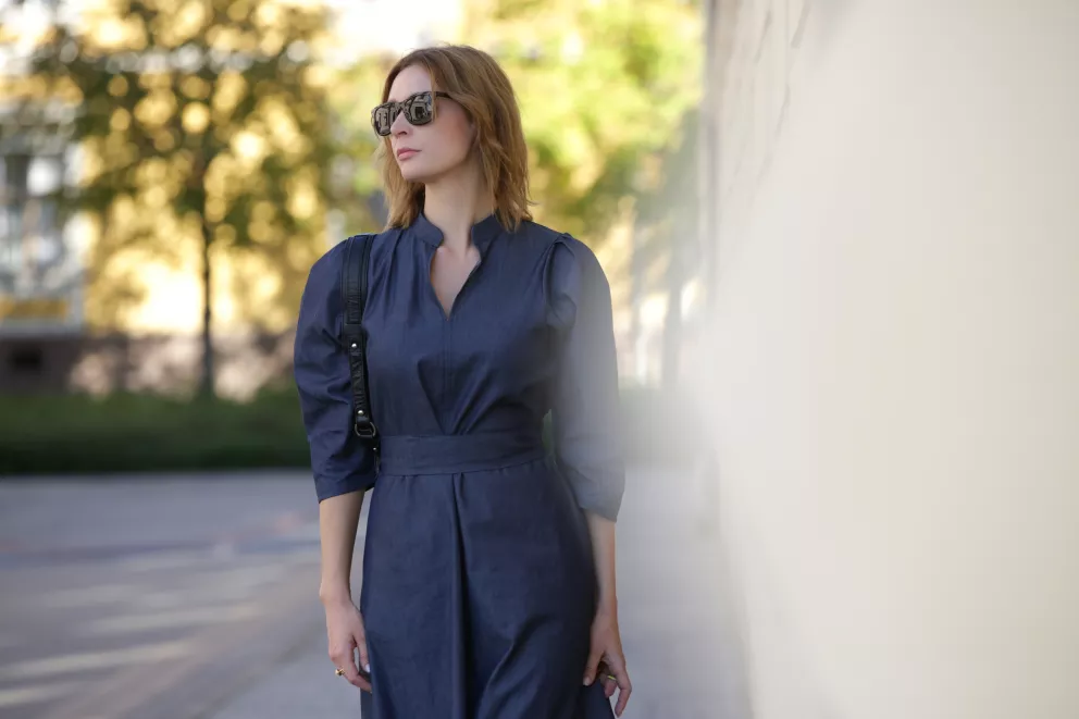 Elegantní midi šaty jako nepostradatelný kousek zimního šatníku