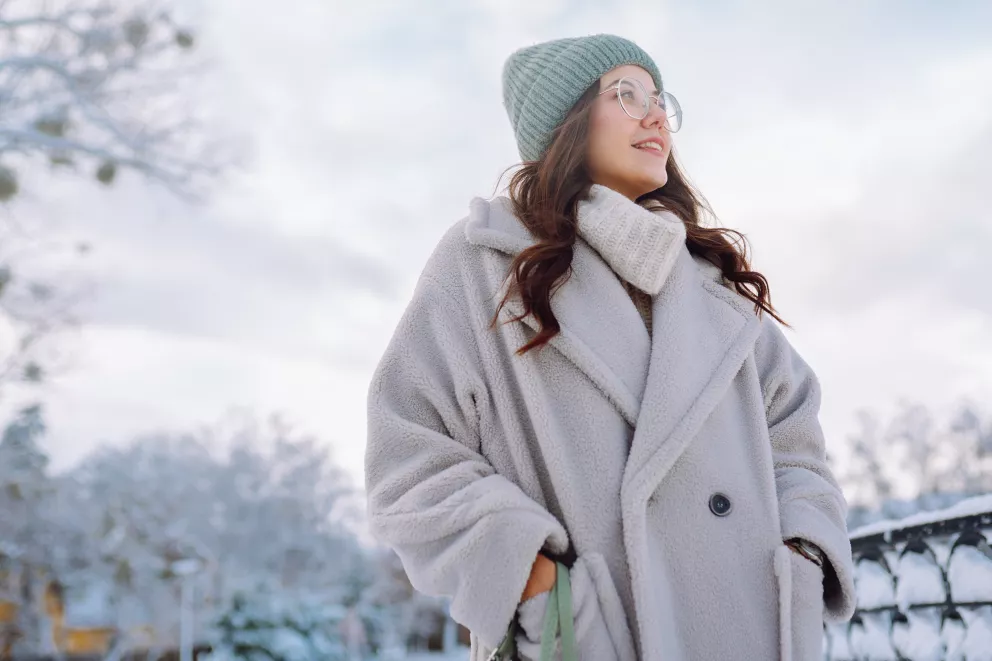 Dlouhý či polodlouhý kabát a Chelsea boty. Dva kousky, které vám nesmí chybět