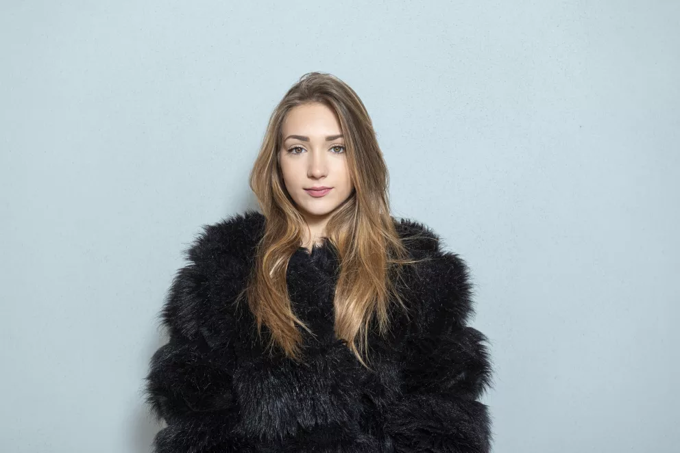 Jak v zimě nosit umělou kožešinu, trend Londýňanek, které ví, o čem mluví