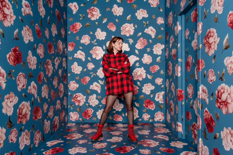 Vzorované punčochy už nejsou jen kouskem na večírky. Letos se nosí úplně všude