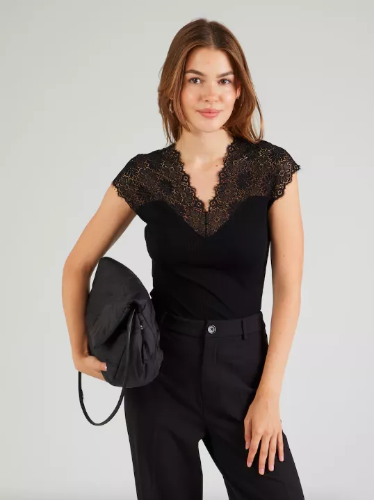 <p>ABOUT YOU 719 Kč</p>
