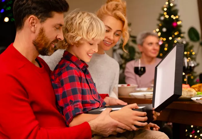 Rodinné ritualy vs. digitální Svátky: jak najít rovnováhu, Trendy ukazují, že technologie i sociální sítě ovlivňují, jak prožíváme Vánoce