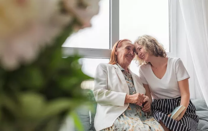 Proč odkládáme staré lidi do pečovatelských domů