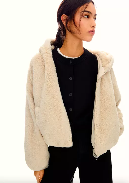 <p>Bershka 999 Kč</p>
