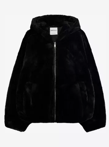 <p>Bershka 999 Kč</p>
