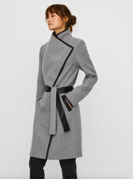 <p>VERO MODA&nbsp; 2129 Kč</p>
