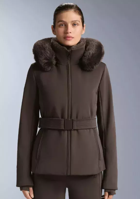 Hnědá lyžařská bunda s kožíškem, OYSHO, 4 299 Kč