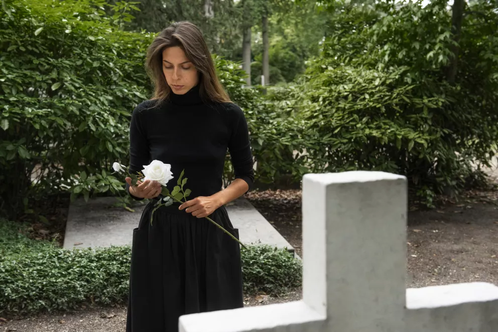 žena, smutek, smrt, slzy, rodina, syn