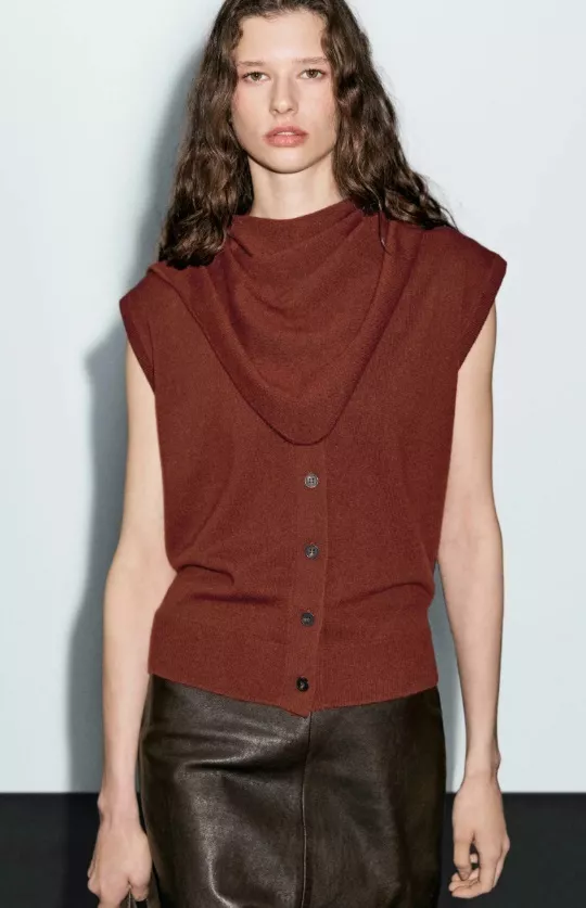 Originální pletená vesta s šátkem, Massimo Dutti, 2 399 Kč