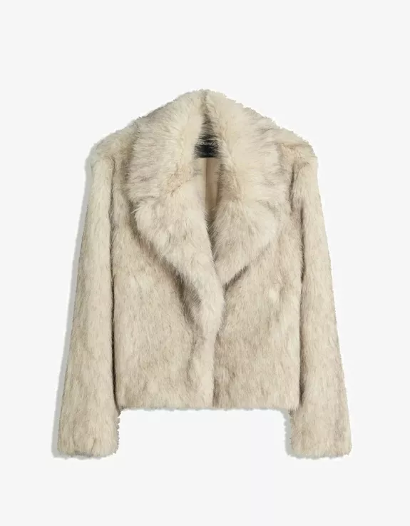 Světlý kabát z umělé kožešiny, Bershka, 1 799 Kč