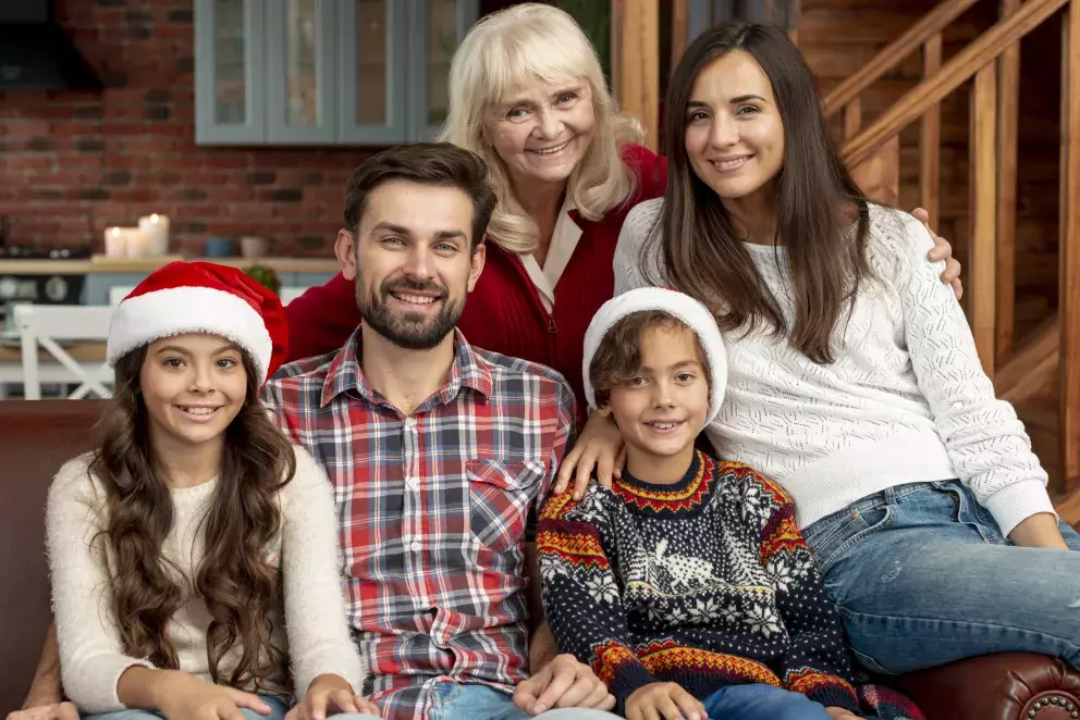 žena, vánoce, seniorka, dárky, nový život, radost