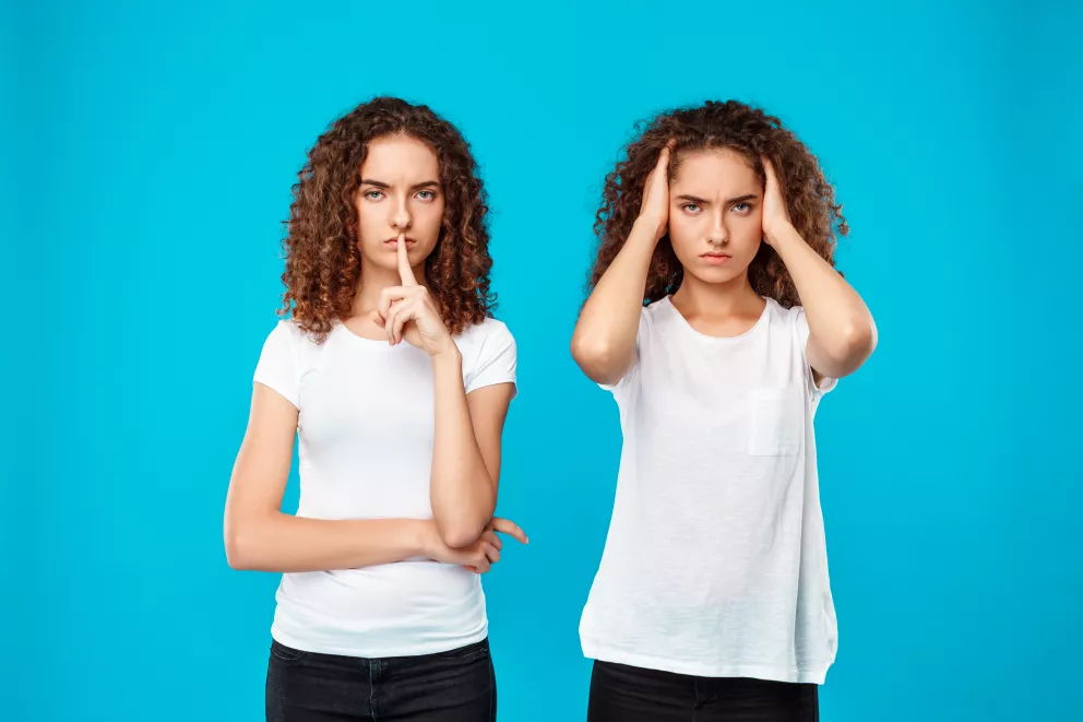 ženy, sestry, hádky, peníze, pomoc, problémy