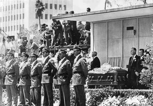 <p>Pohřeb Marilyn Monroe</p>
