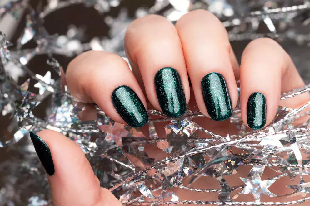 Smaragdově zelené nehty