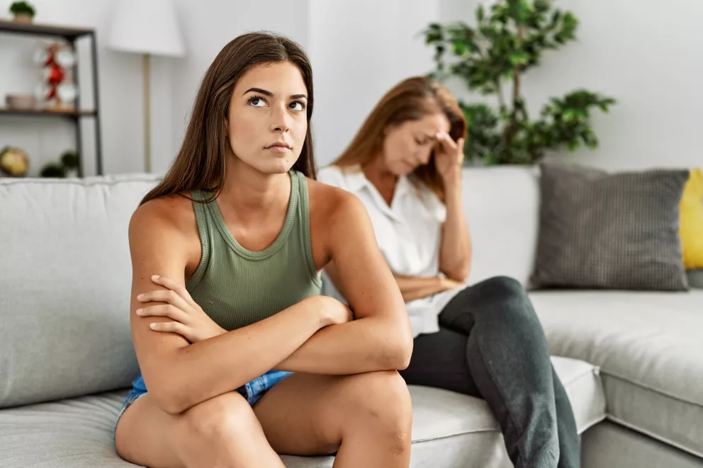 ženy, matka, dcera, problémy, slzy, smutek, hádka